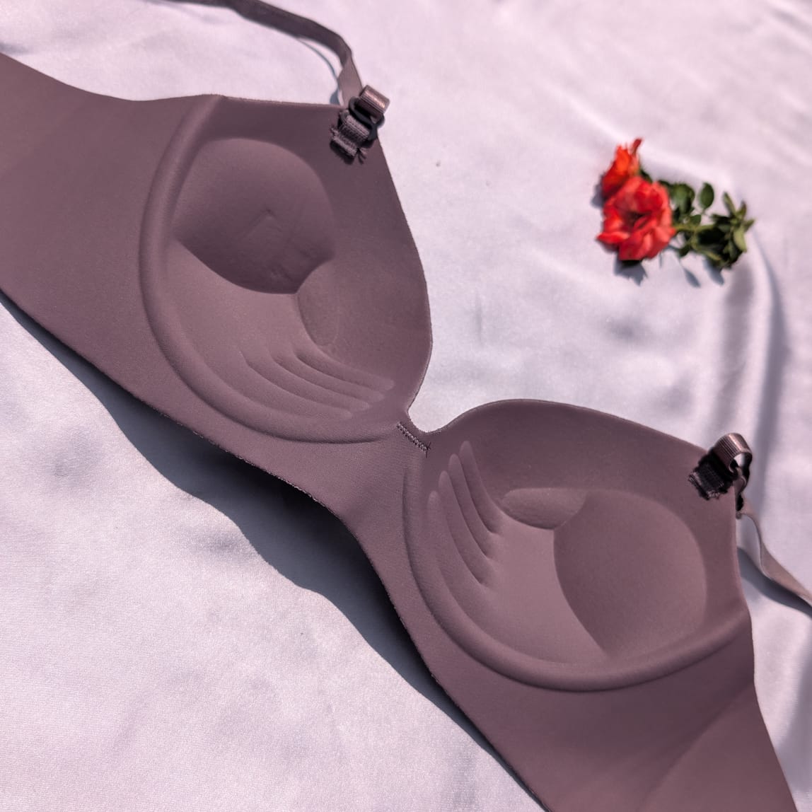 Imposed Design Hand Shape Seamless Medium Padded Bra